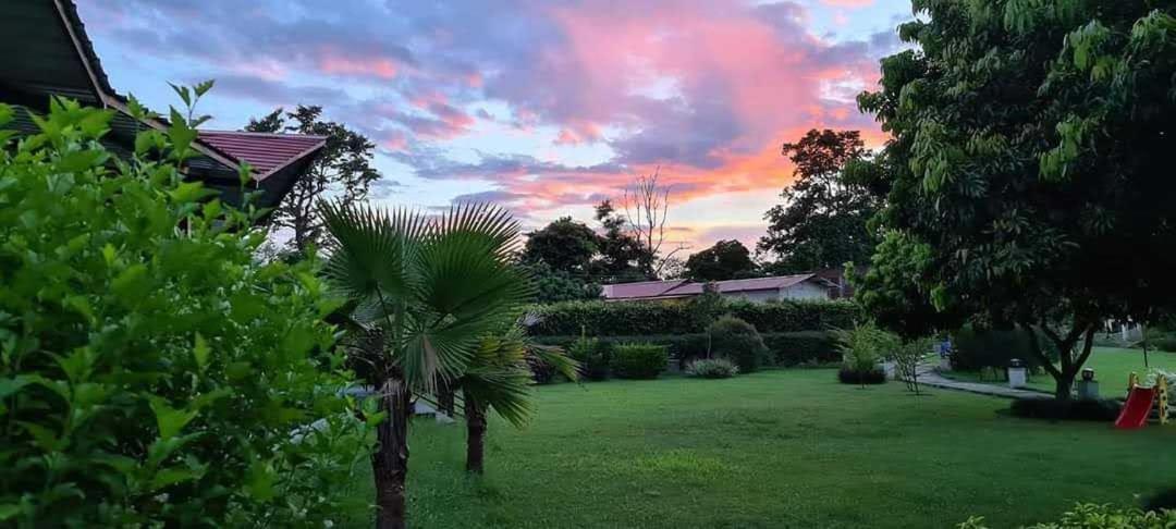 Sunday Alaya Corbett Villa Rāmnagar Exterior foto