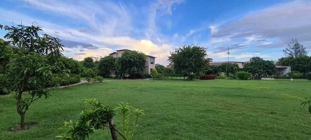 Sunday Alaya Corbett Villa Rāmnagar Exterior foto